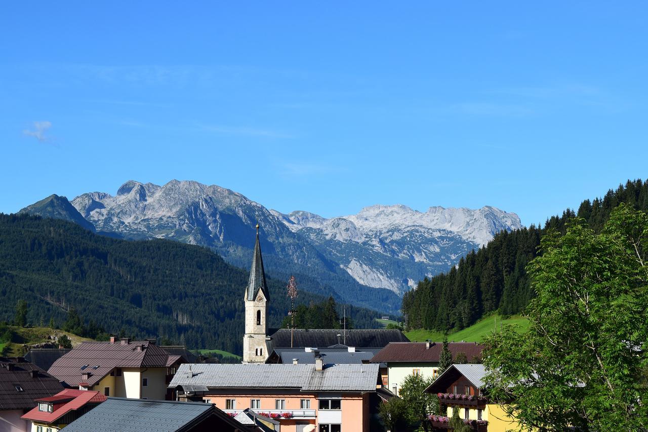 Hotel Kronenhirsch Russbach am Pass Gschütt Kültér fotó