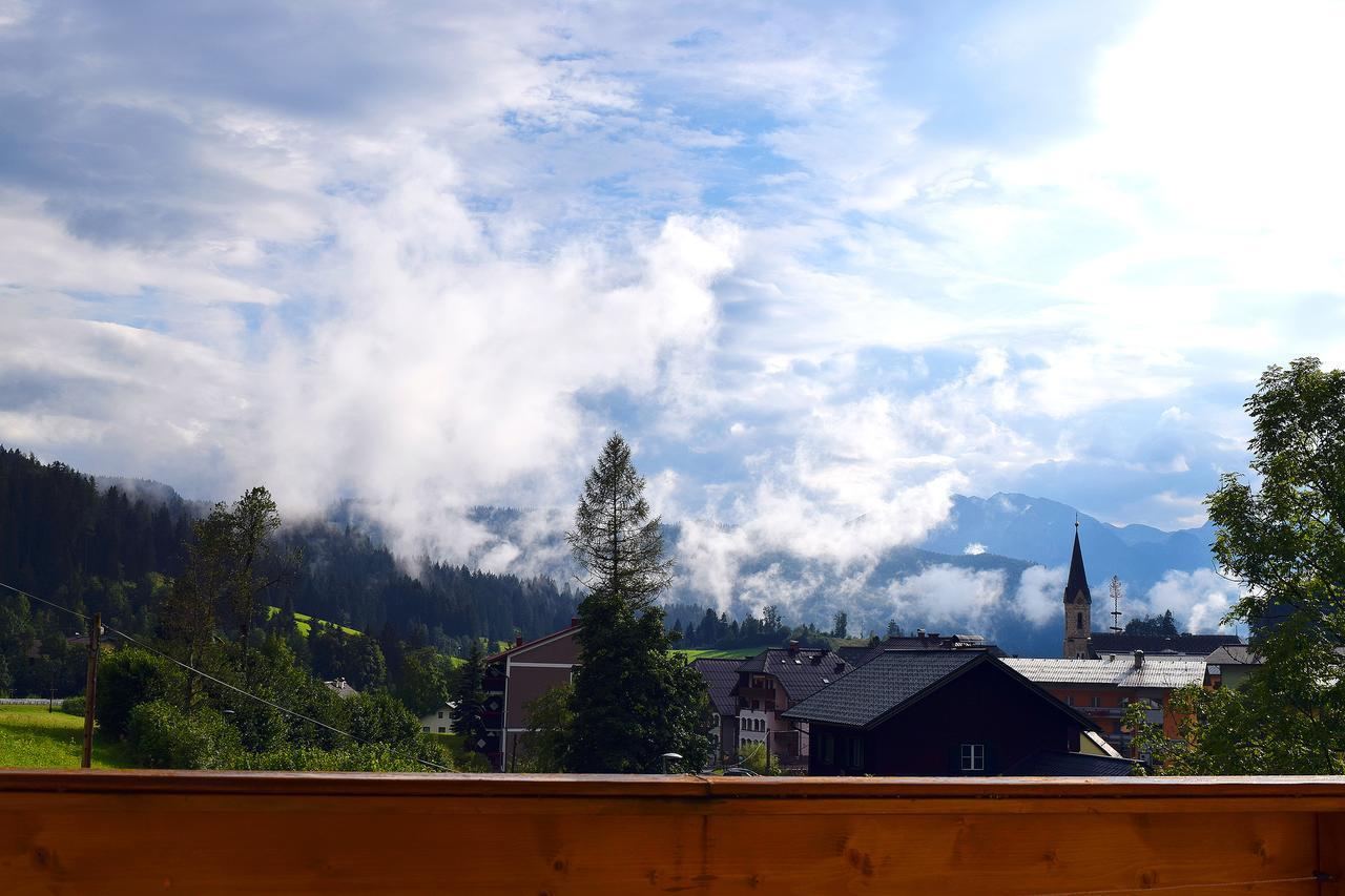 Hotel Kronenhirsch Russbach am Pass Gschütt Kültér fotó