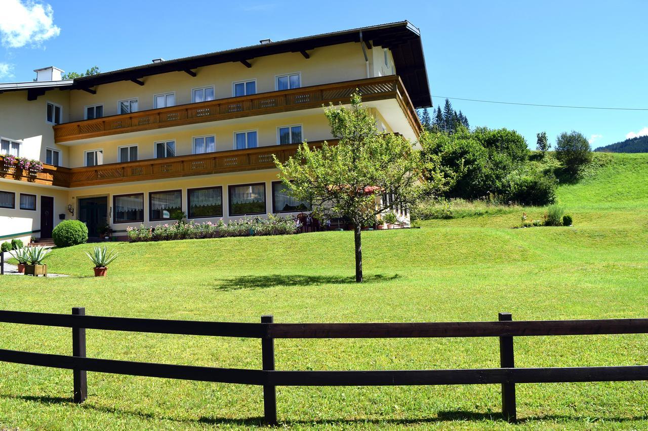 Hotel Kronenhirsch Russbach am Pass Gschütt Kültér fotó