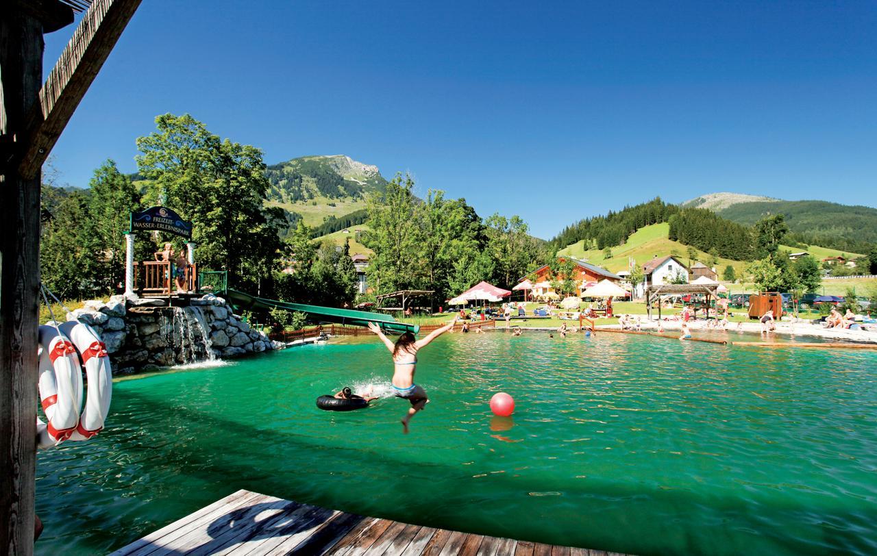 Hotel Kronenhirsch Russbach am Pass Gschütt Kültér fotó