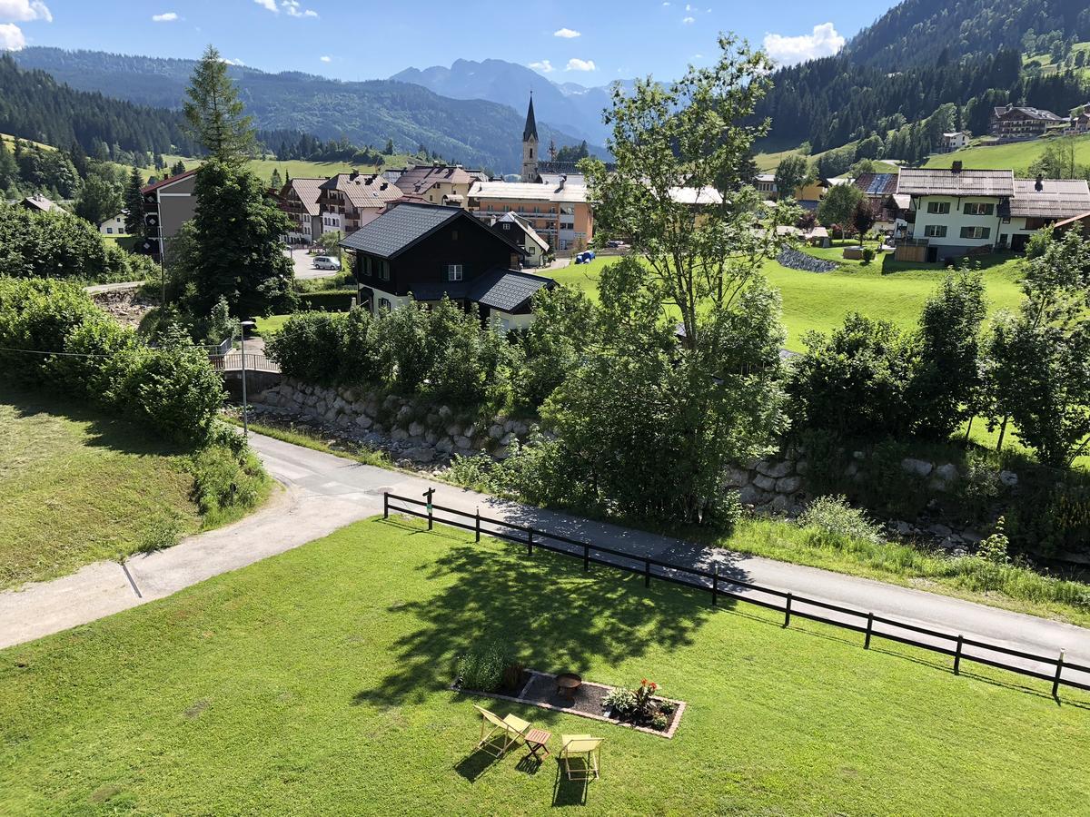 Hotel Kronenhirsch Russbach am Pass Gschütt Kültér fotó