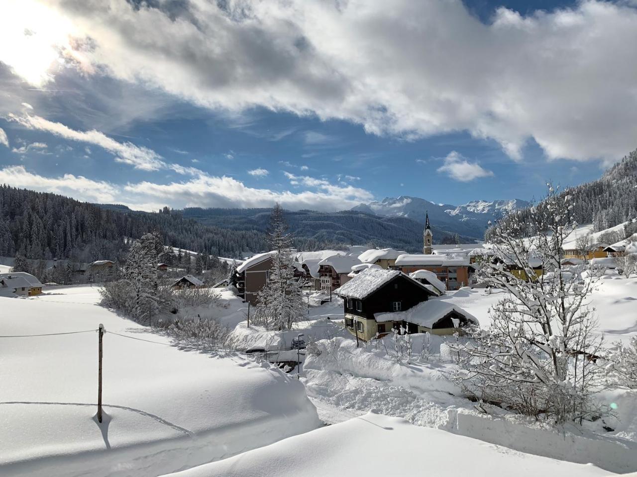 Hotel Kronenhirsch Russbach am Pass Gschütt Kültér fotó