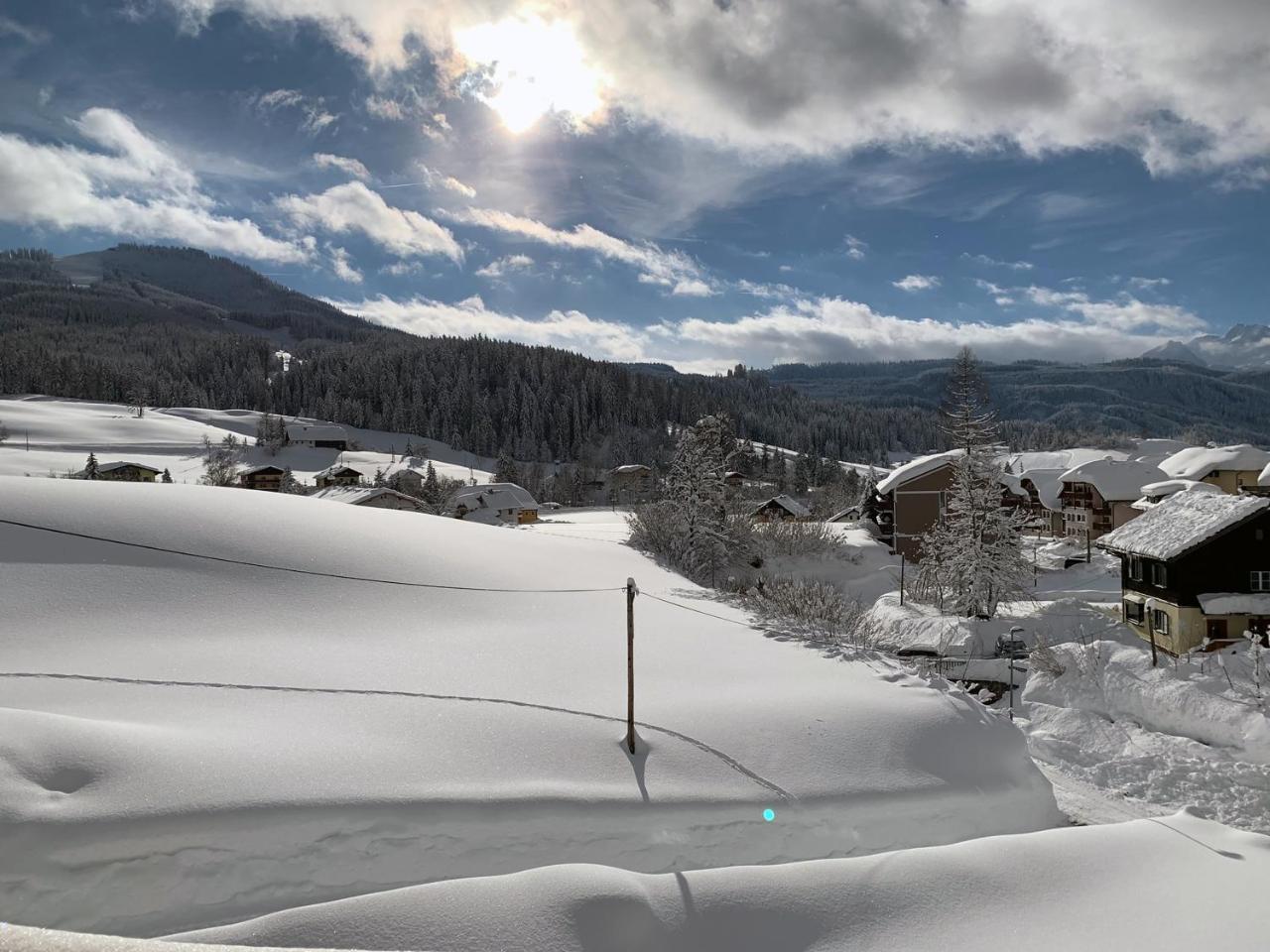 Hotel Kronenhirsch Russbach am Pass Gschütt Kültér fotó